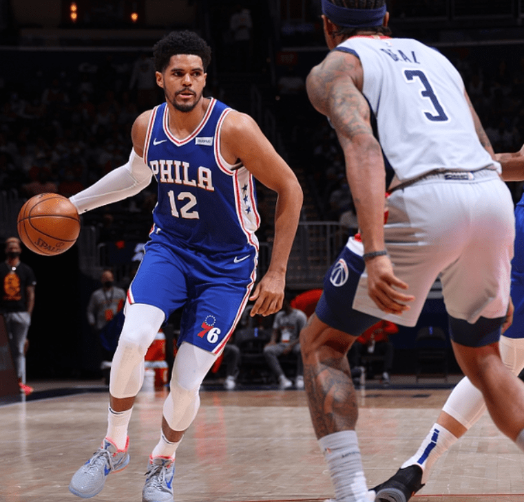 雷竞技入口里程碑夜尼斯更衣室发声；NBA总决赛今晚刷纪录；赛场秩序良好；数据趋势出现新变化的简单介绍