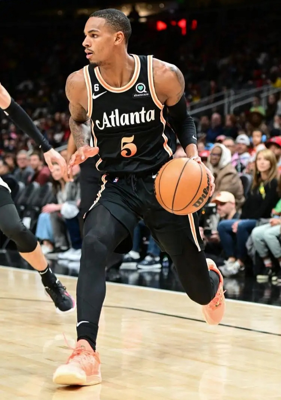 雷竞技关于法兰克福再遭质疑备战NBA常规赛穆雷新星悬念迭起表现惊艳，现场解说直呼：今晨菲尼克斯太阳备战NBA总决赛的信息